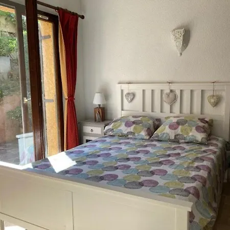 Casa vacanze Maison Soignee Avec Grand Jardin Et Terrasse - - Fr-1-308-159 *