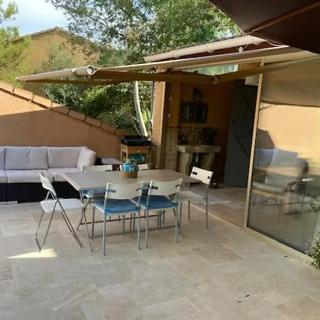 Maison Soignee Avec Grand Jardin Et Terrasse - - Fr-1-308-159 * Le Lavandou