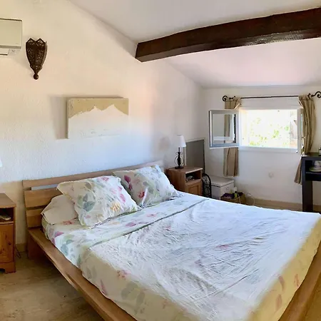 Holiday home Maison Soignee Avec Grand Jardin Et Terrasse - - Fr-1-308-159