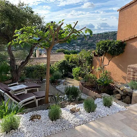 Maison Soignee Avec Grand Jardin Et Terrasse - - Fr-1-308-159 * Le Lavandou